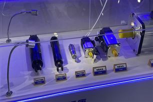 出资超1个亿!工业机器人龙头+显示龙头加码伺服系统