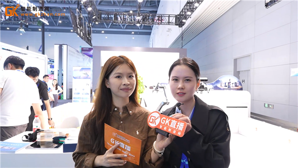 望潮创新携自研量产望潮X1商用卫生间清洁机器人重磅亮相第五届数贸会