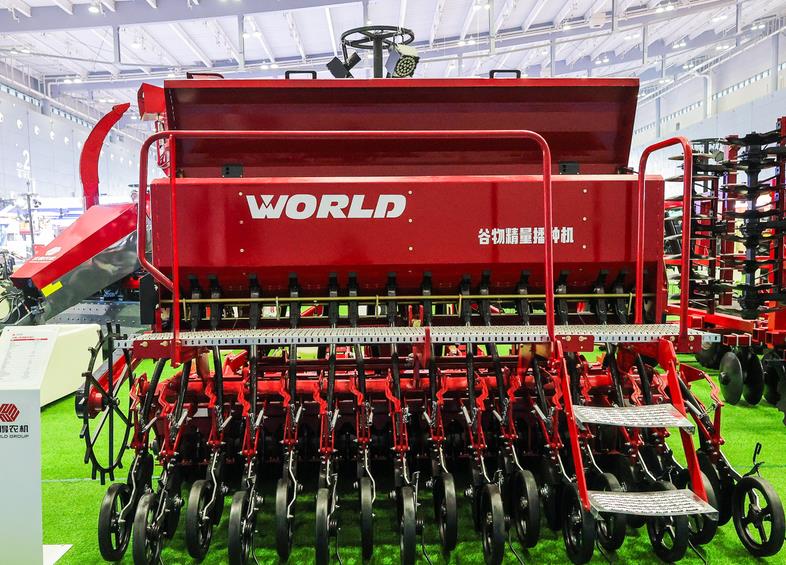 常熟举办秋收秋种农机现场推进会 智能农机引领农业现代化新浪潮‌