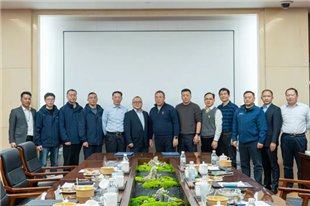 智造同行?双向赋能｜海天塑机与安瑞光电签署战略合作协议，推进车灯制造数字化跃迁